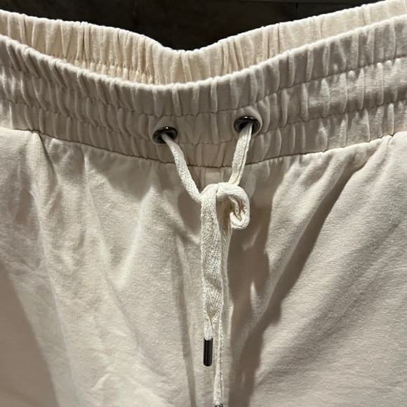Banana Republic Cream  Drawstring Shorts size 8 - Picture 4 of 13